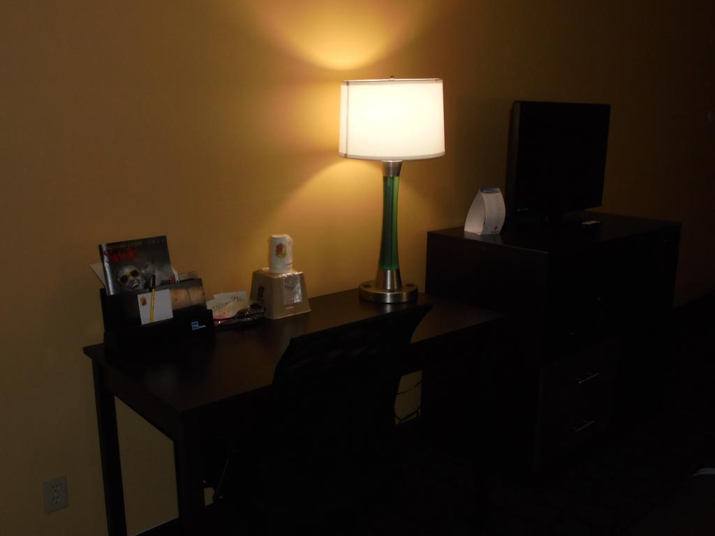 Super 8 By Wyndham Okawville Room photo
