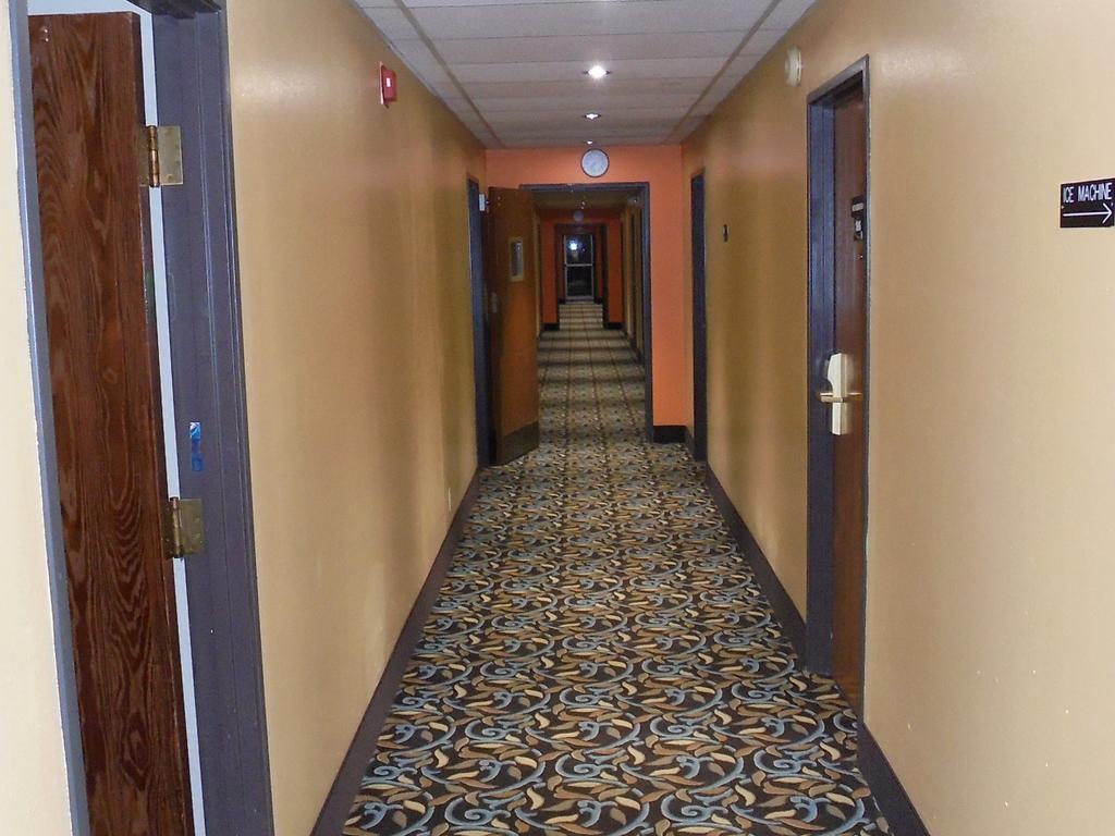 Super 8 By Wyndham Okawville Exterior photo